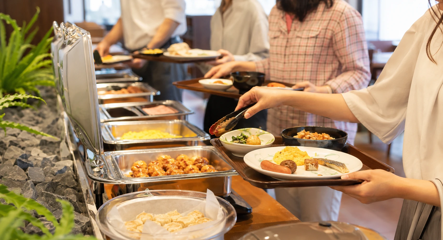 和洋ブッフェスタイルの朝食会場